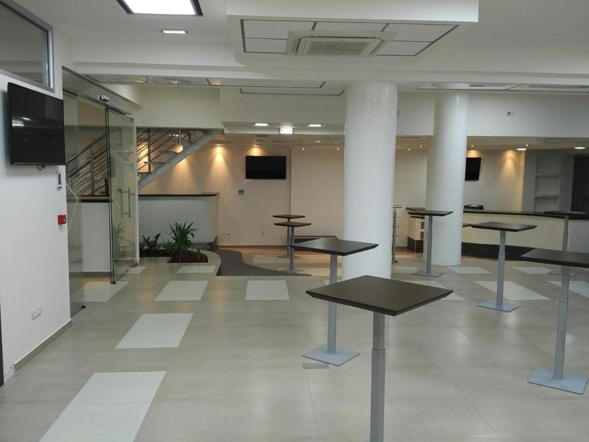 Каштел Pancevo Hotell Exteriör bild