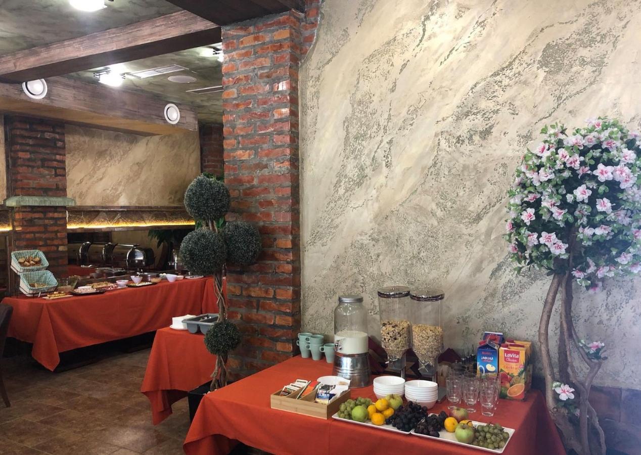 Каштел Pancevo Hotell Exteriör bild