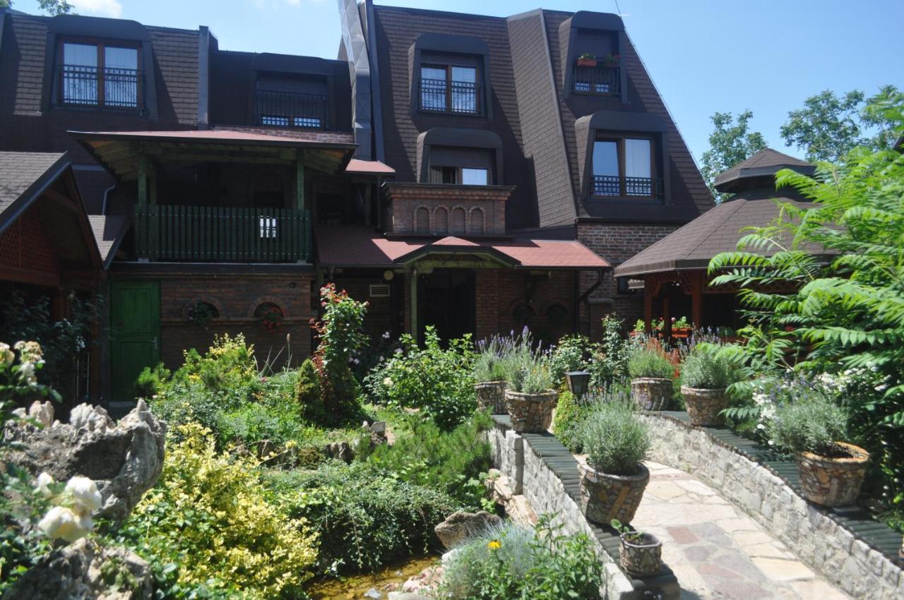 Каштел Pancevo Hotell Exteriör bild