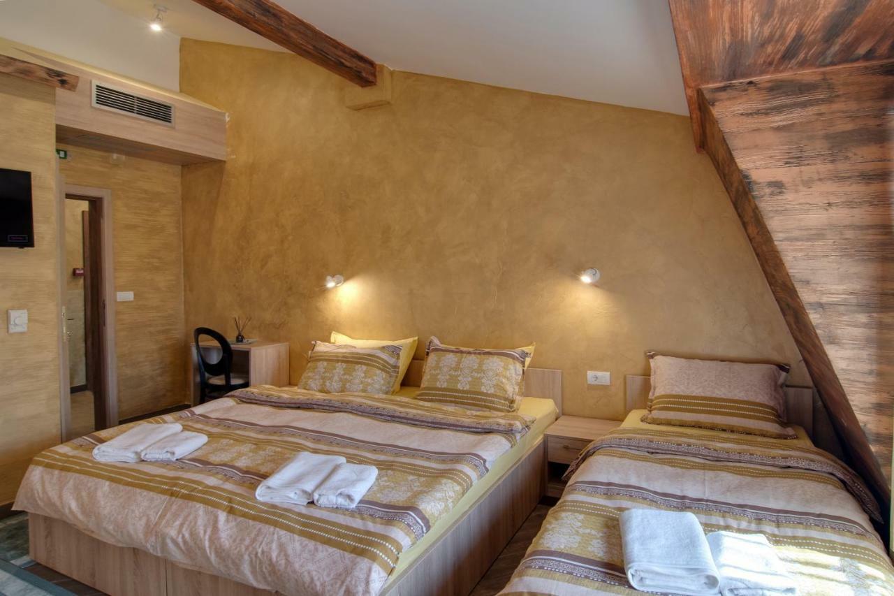 Каштел Pancevo Hotell Exteriör bild