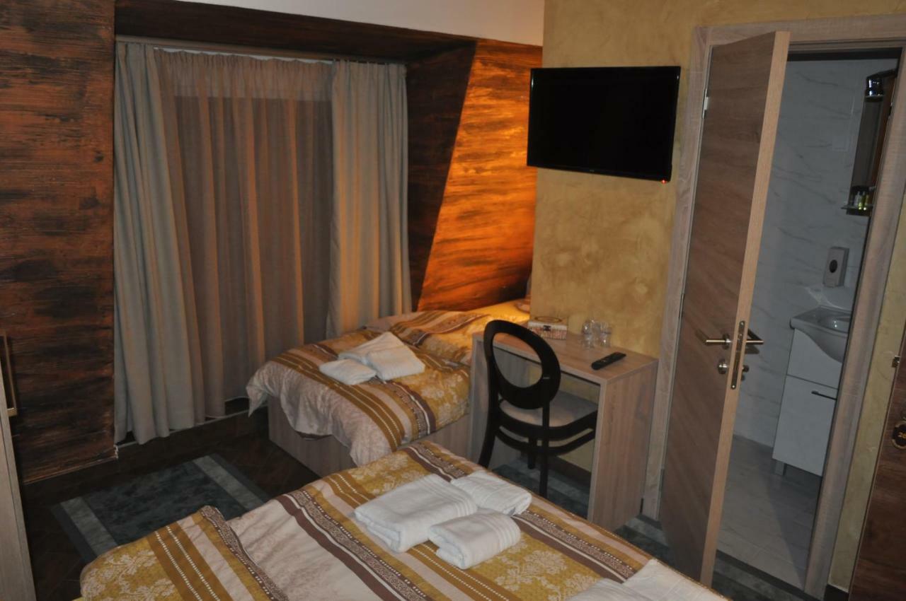 Каштел Pancevo Hotell Exteriör bild