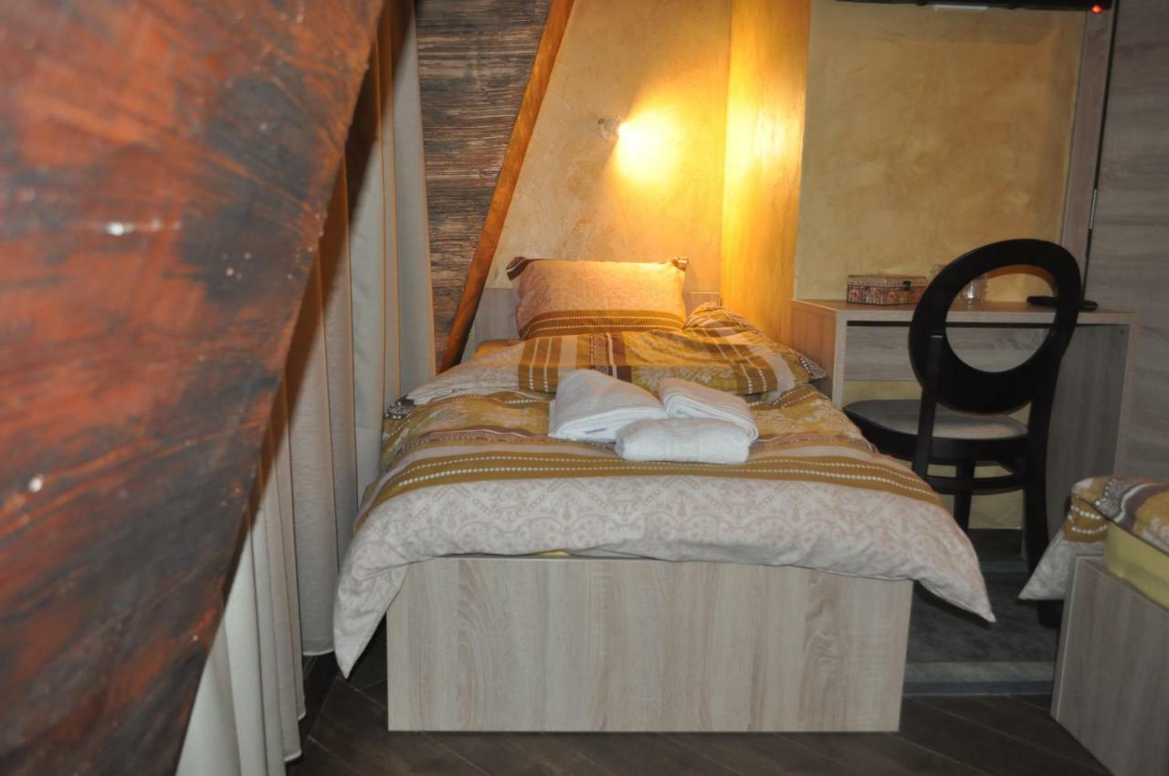 Каштел Pancevo Hotell Exteriör bild