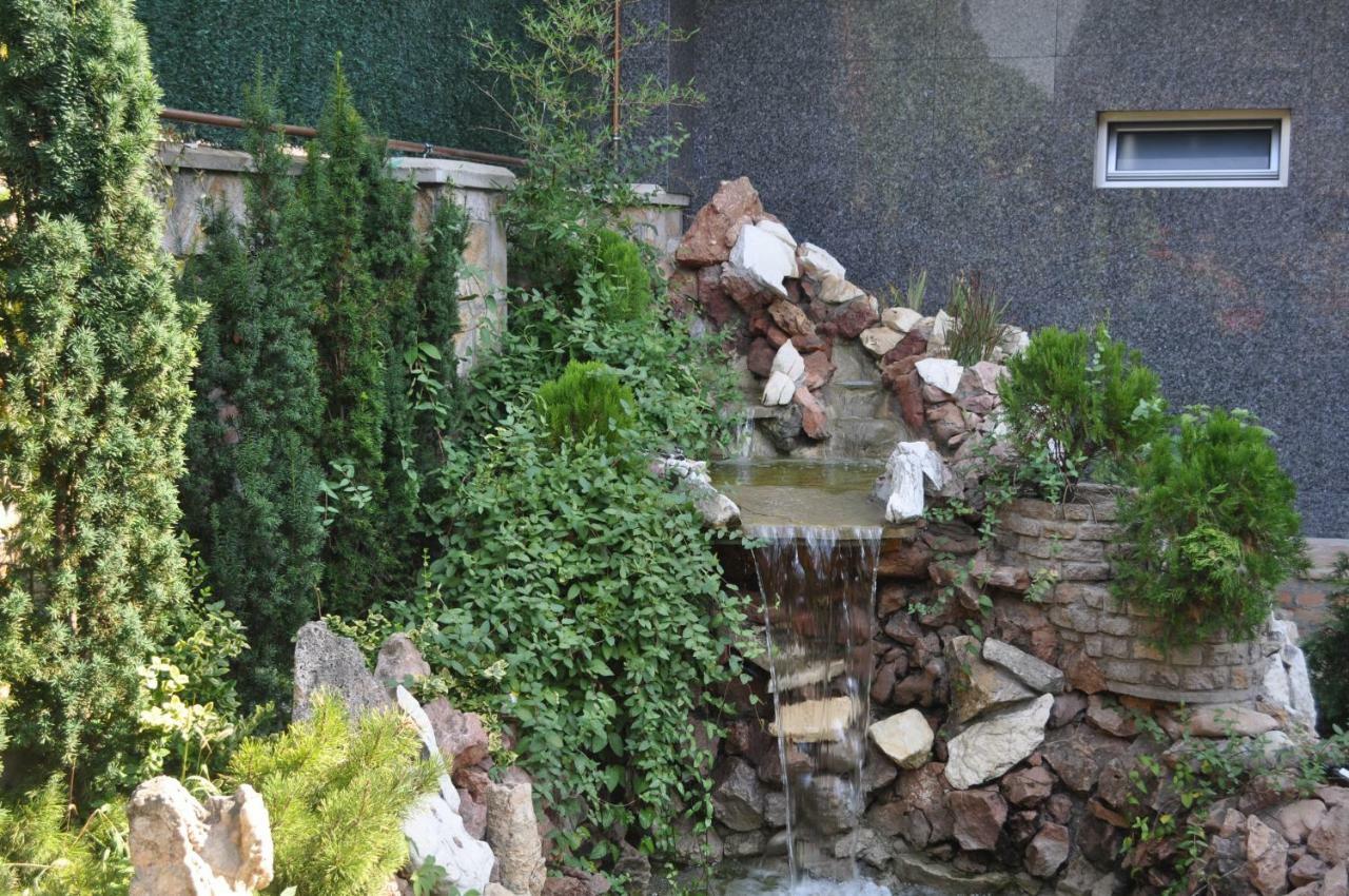 Каштел Pancevo Hotell Exteriör bild