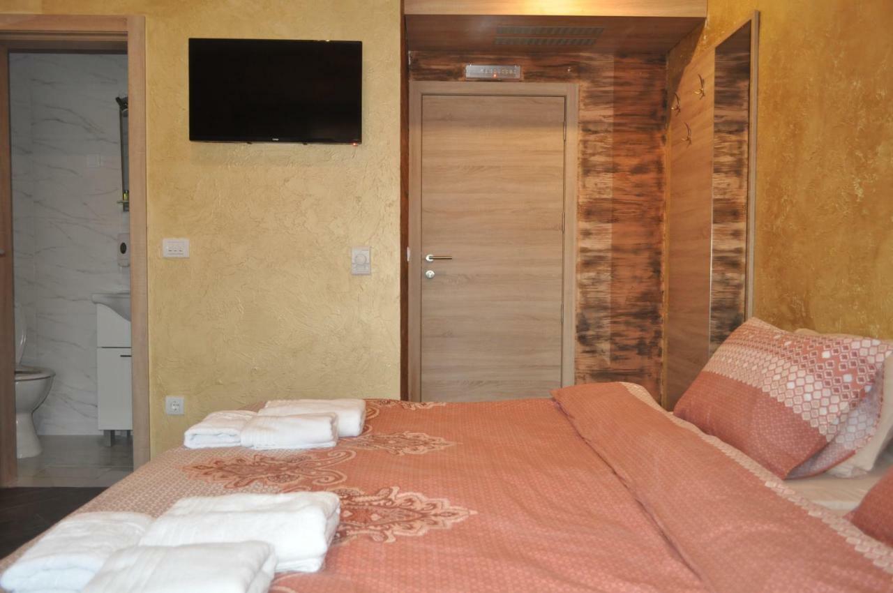 Каштел Pancevo Hotell Exteriör bild